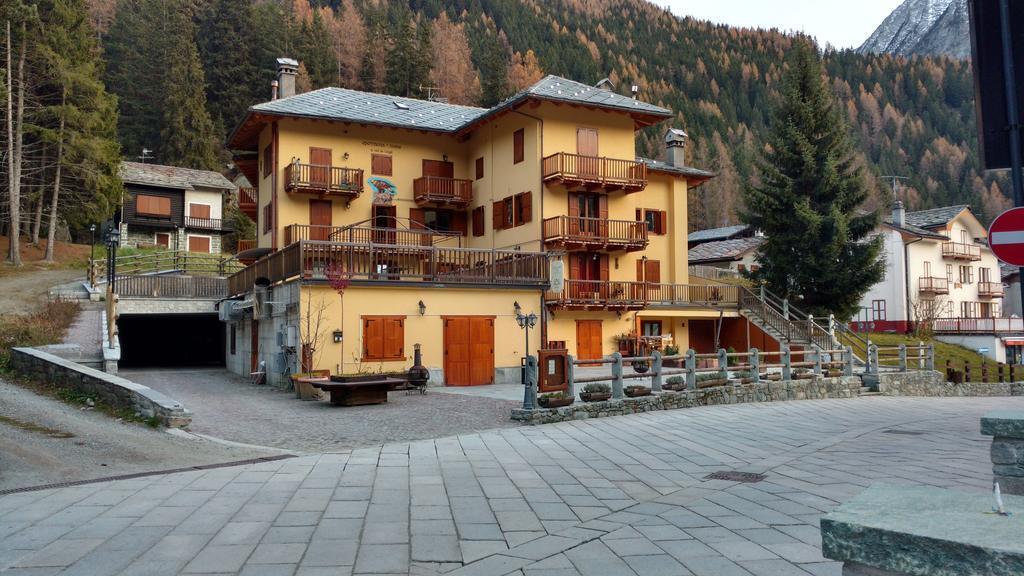 Le Nid De L'Aigle Hotel Champoluc Exterior photo